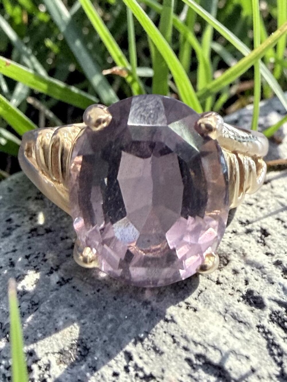 Vintage 14k Gold Oval Amethyst Solitaire Ring